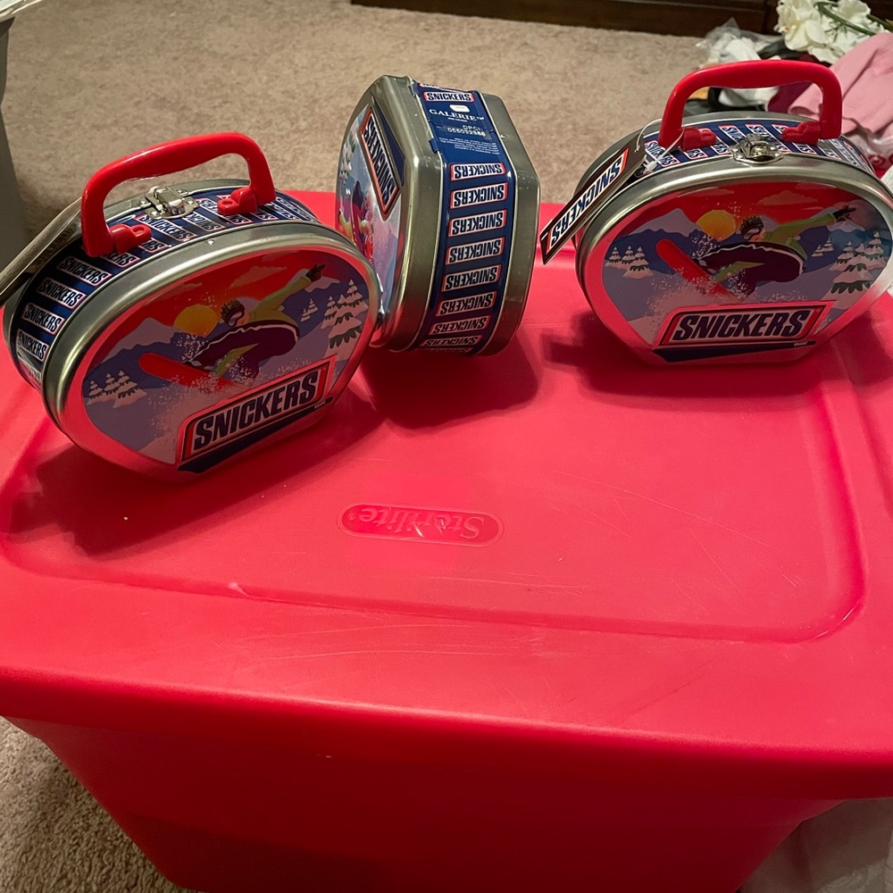 NWT Collectible 2003 Snickers Candy Snowboarding Advertising Tin w/handle